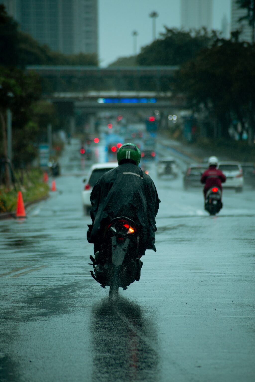 5 Quick Tips For Riding A Motorcycle In The Rain Moto Gear Knowledge